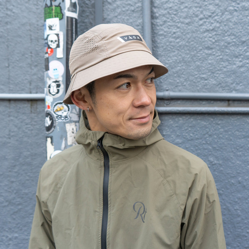 VAGA FEATHER BUCKET HAT (SAND / BLACK)