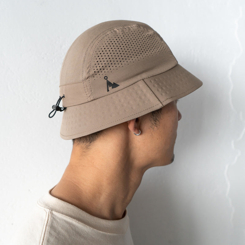 VAGA FEATHER BUCKET HAT (SAND / BLACK)