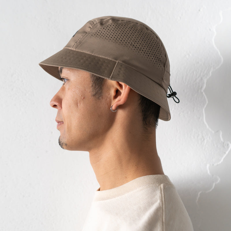 VAGA FEATHER BUCKET HAT (SAND / BLACK)