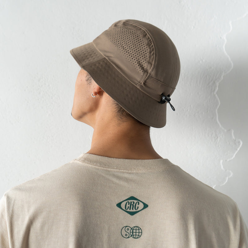 VAGA FEATHER BUCKET HAT (SAND / BLACK)