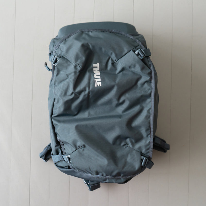 THULE | Landmark 40L (Darkest Blue)