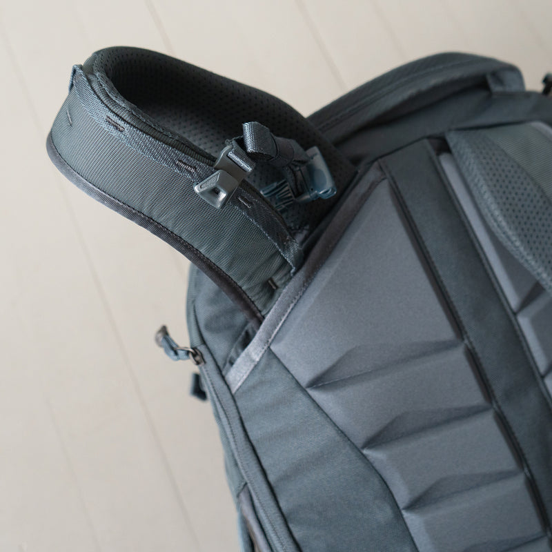 THULE | Landmark 40L (Darkest Blue)