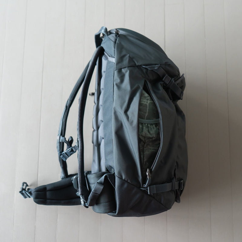 THULE | Landmark 40L (Darkest Blue)