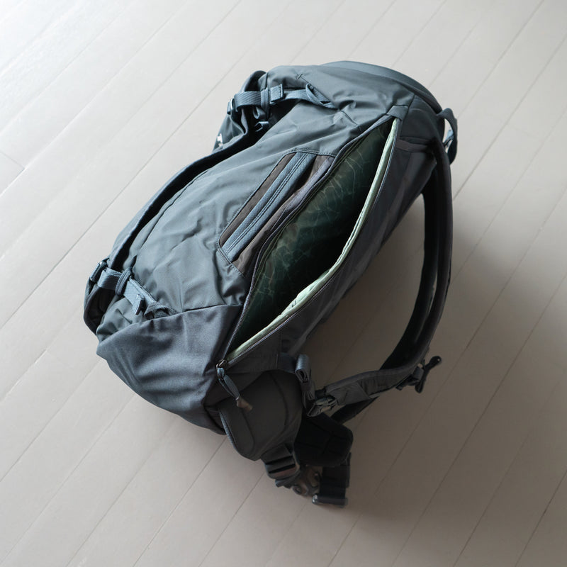 THULE | Landmark 40L (Darkest Blue)