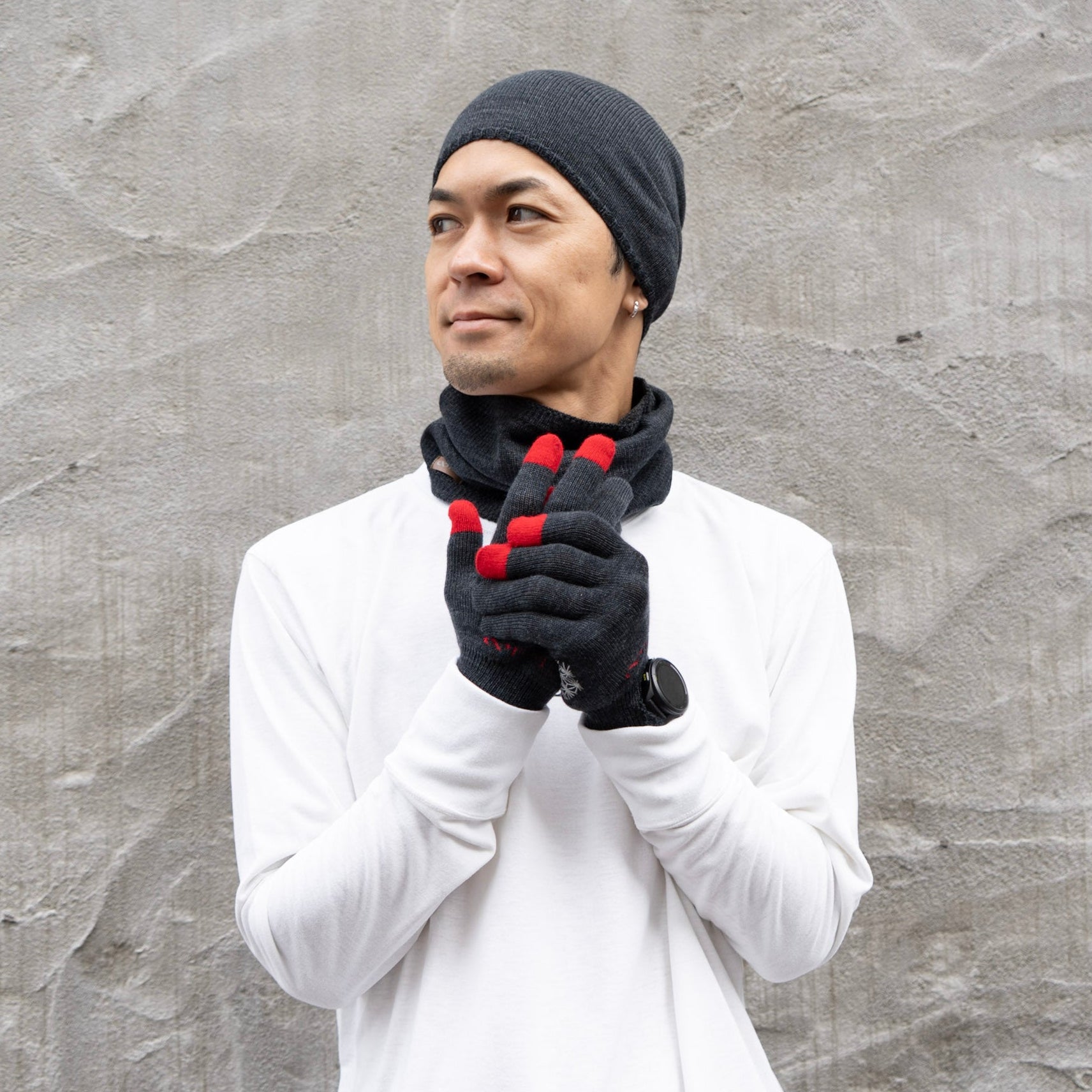 R×L｜メリノグローブ ミッドG / Runtripコラボ限定カラー (Charcoal × Red)