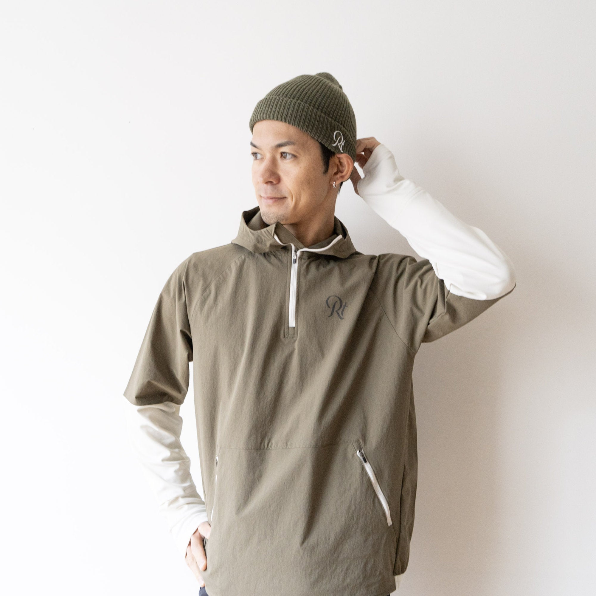 Runtrip ランニングジャケット Mサイズ ベージュ　RUNNING THE RUNNING JACKET by Runtrip Pull Over Limited Model (Khaki