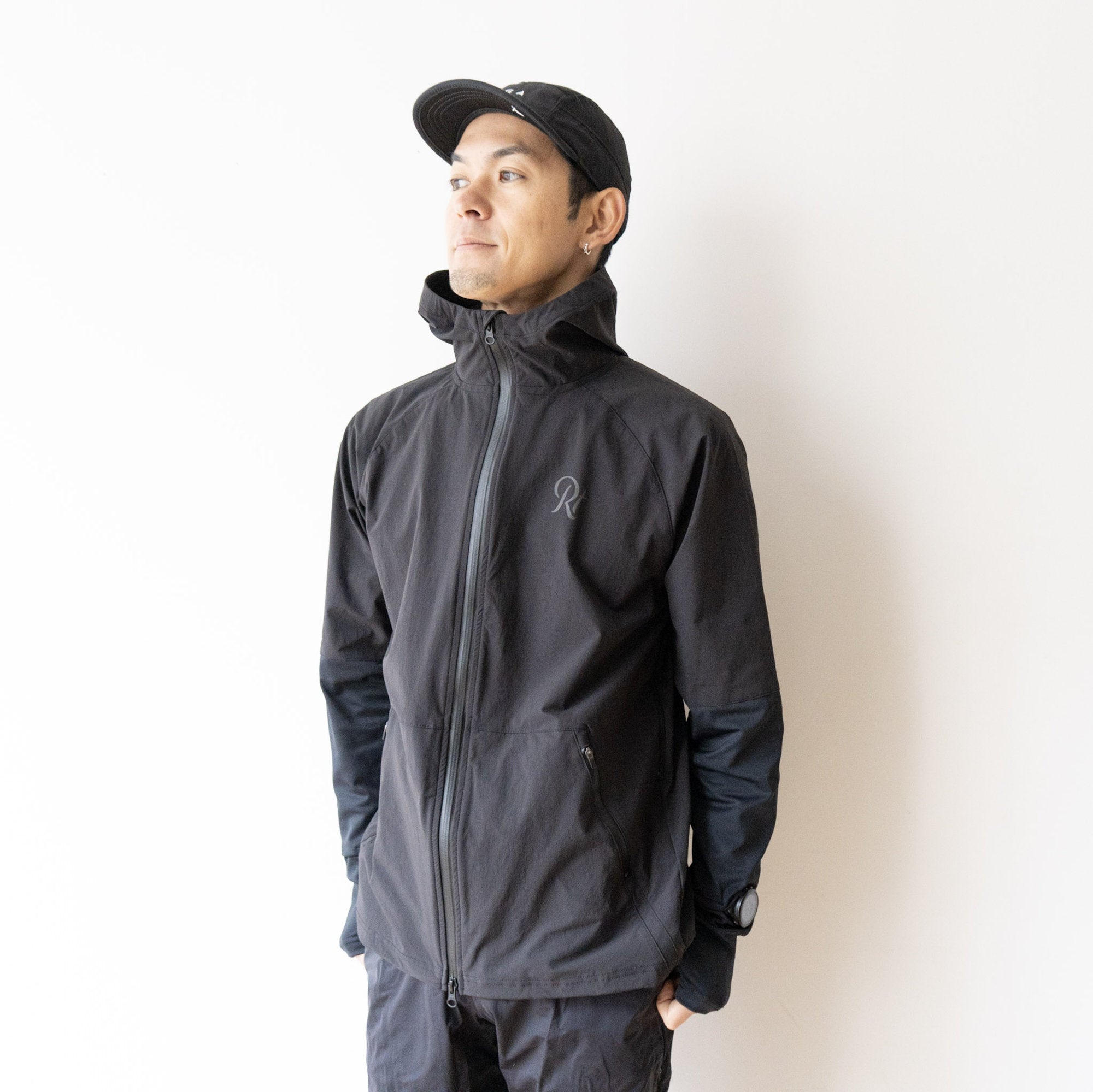 THE RUNNING JACKET by Runtrip Full Zip (Black)