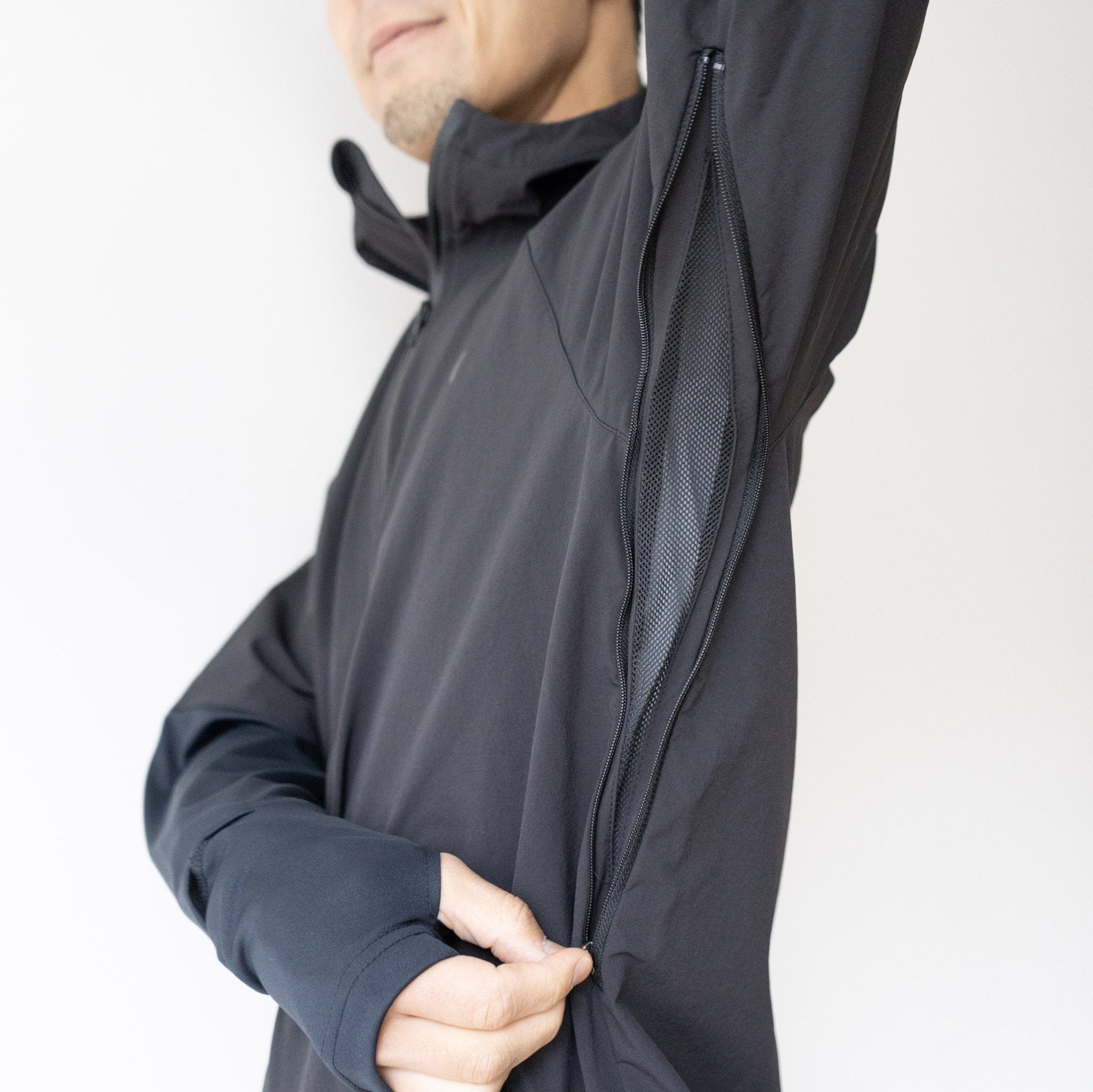 THE RUNNING JACKET by Runtrip Full Zip (Black)
