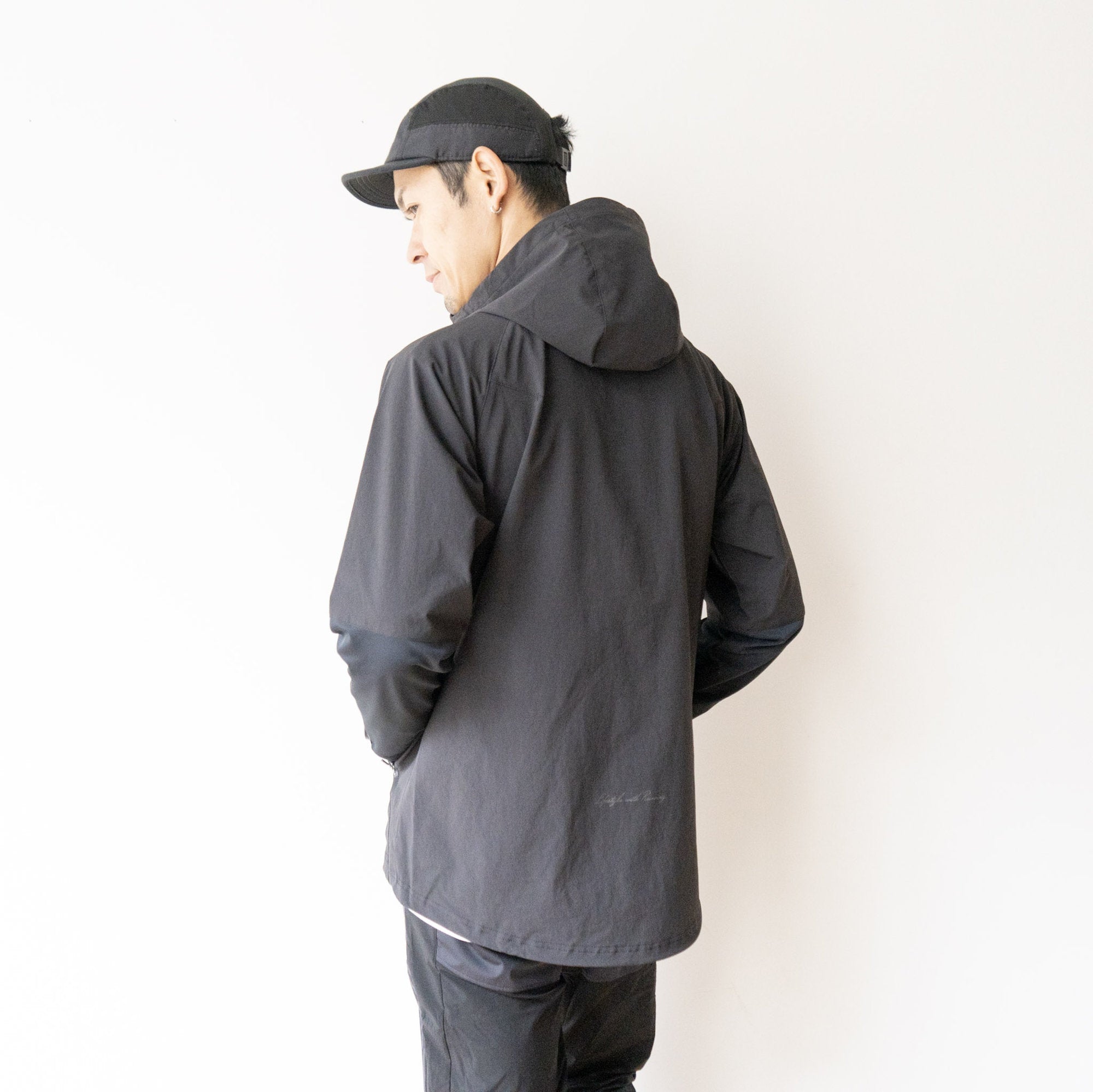 THE RUNNING JACKET by Runtrip Full Zip (Black)