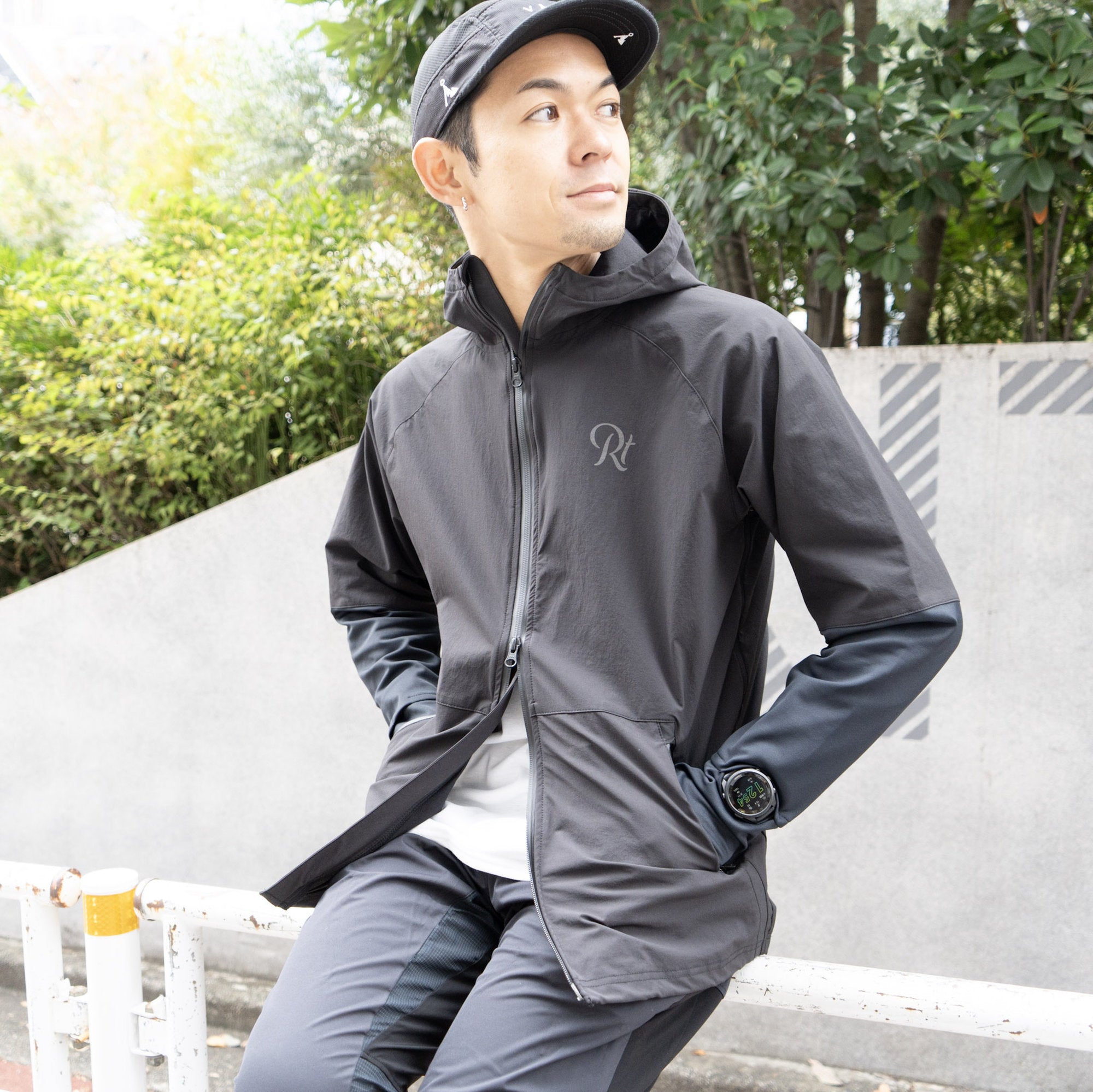THE RUNNING JACKET by Runtrip Full Zip (Black)