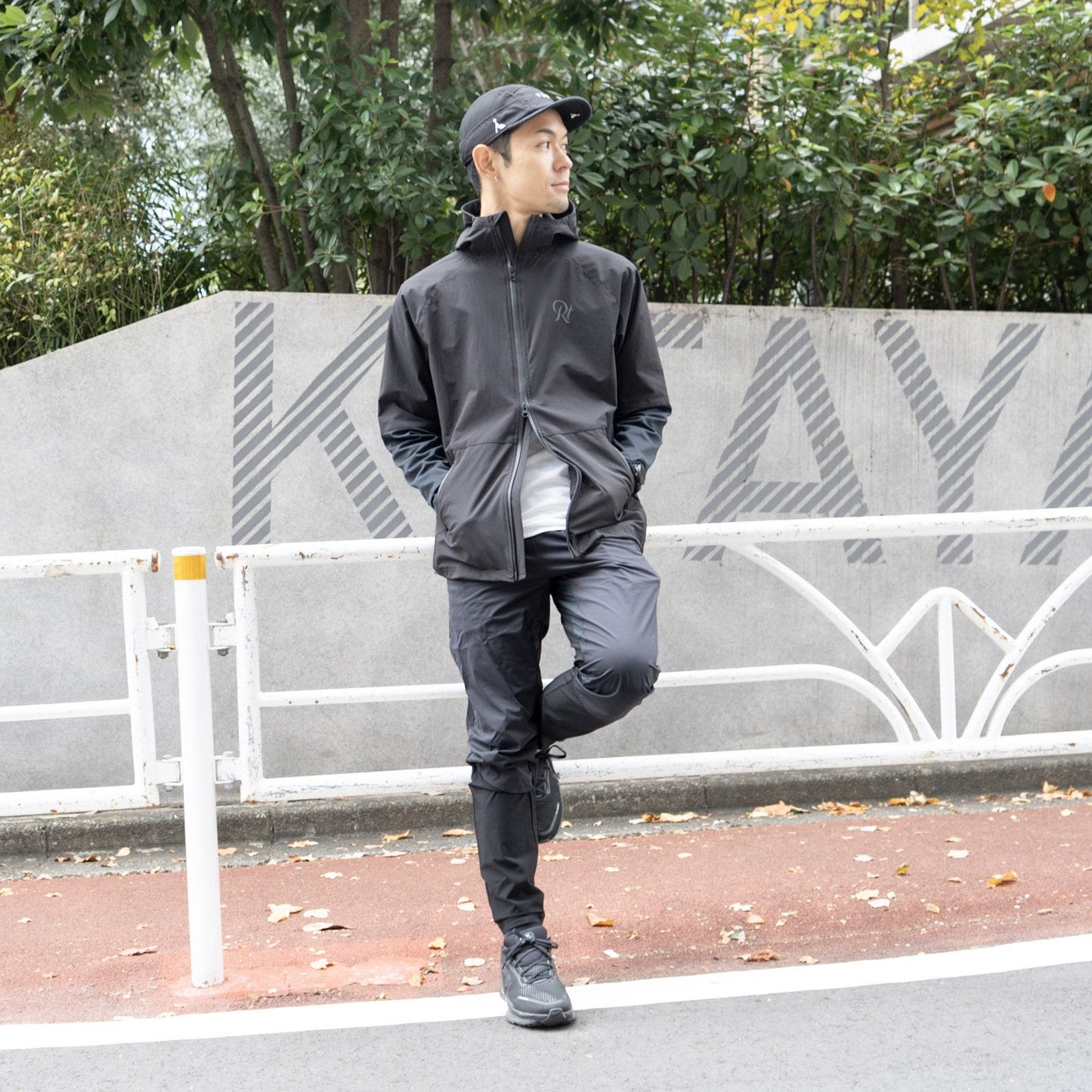 THE RUNNING JACKET by Runtrip Full Zip (Black)