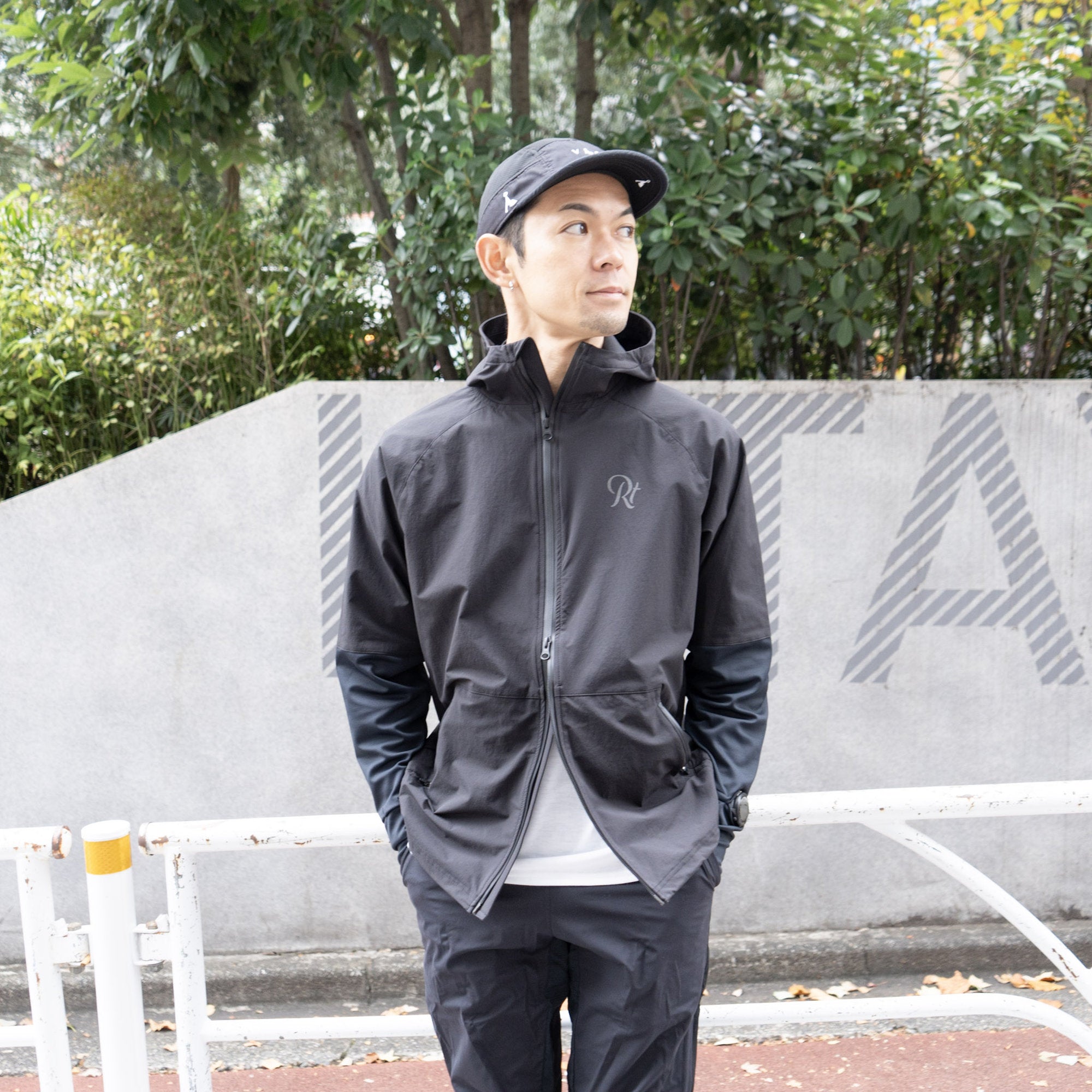 THE RUNNING JACKET by Runtrip Full Zip (Black)