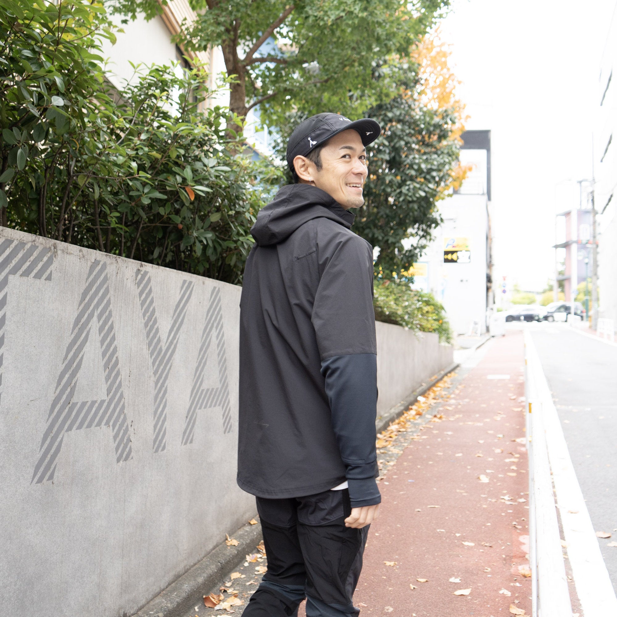 THE RUNNING JACKET by Runtrip Full Zip (Black)