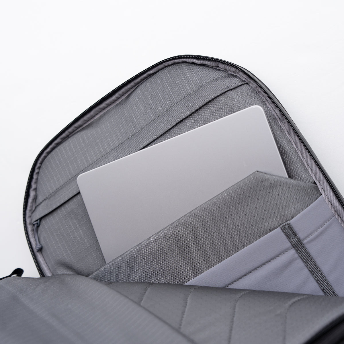 ABLE CARRY Max Backpack（Ripstop Black）