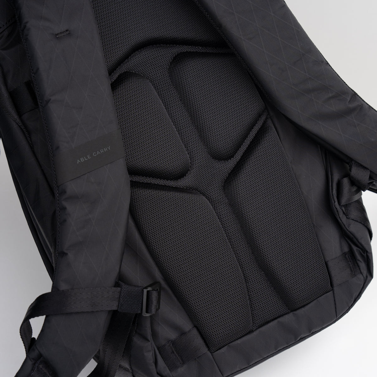 ABLE CARRY Daily Plus（X-Pac Black）