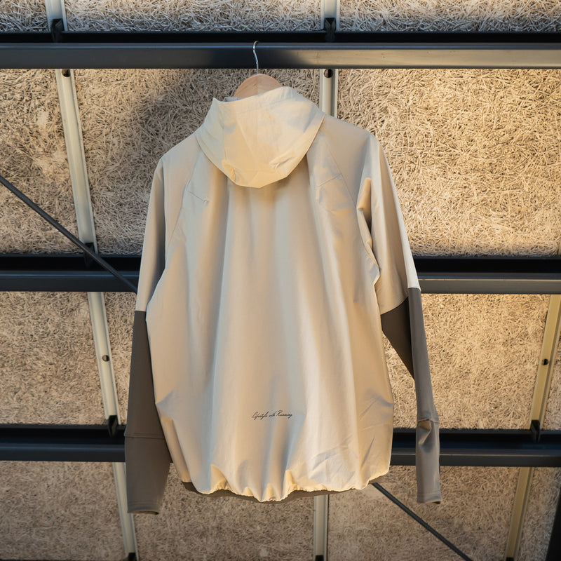 THE RUNNING JACKET by Runtrip Pull Over (Beige)