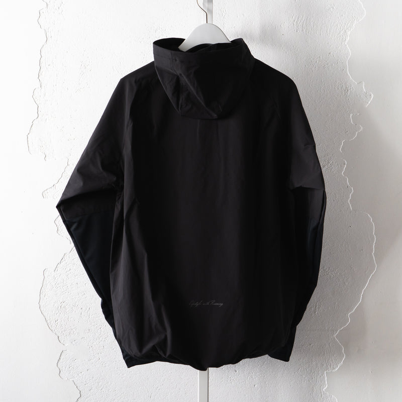 THE RUNNING JACKET by Runtrip Pull Over (Black)