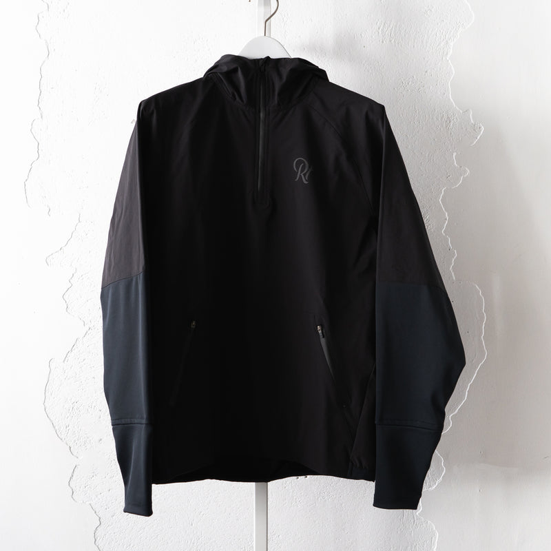 THE RUNNING JACKET by Runtrip Pull Over (Black)