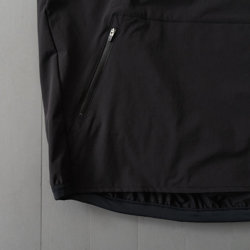 THE RUNNING JACKET by Runtrip Pull Over (Black)