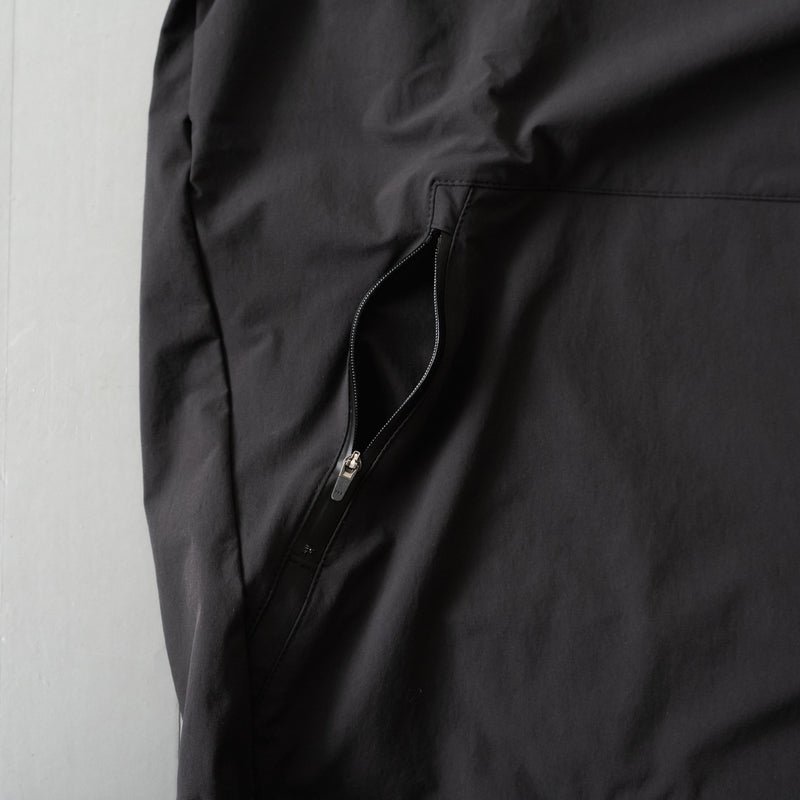 THE RUNNING JACKET by Runtrip Pull Over (Black)