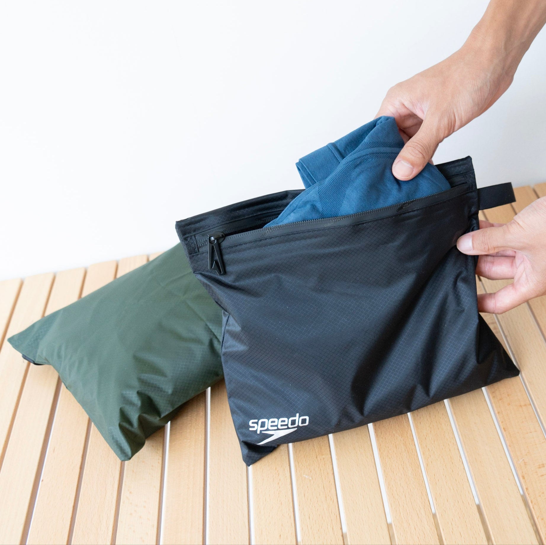 fourspeed co. フォースピード　ポーチ Speedo | ウォータープルーフフラットポーチ – Runtrip Store