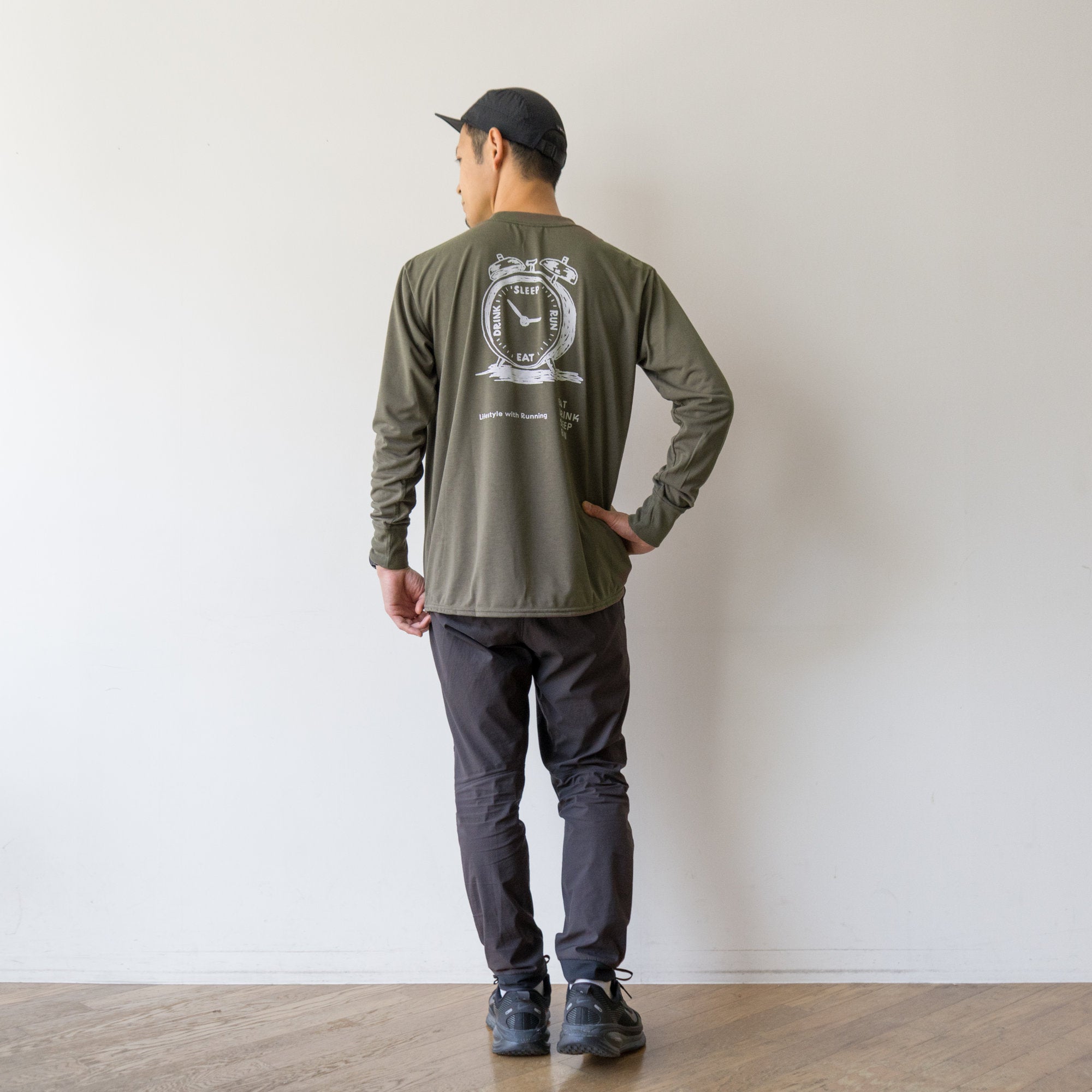 EAT DRINK SLEEP RUN “Eternal Runner Clock” Long-sleeve Tee