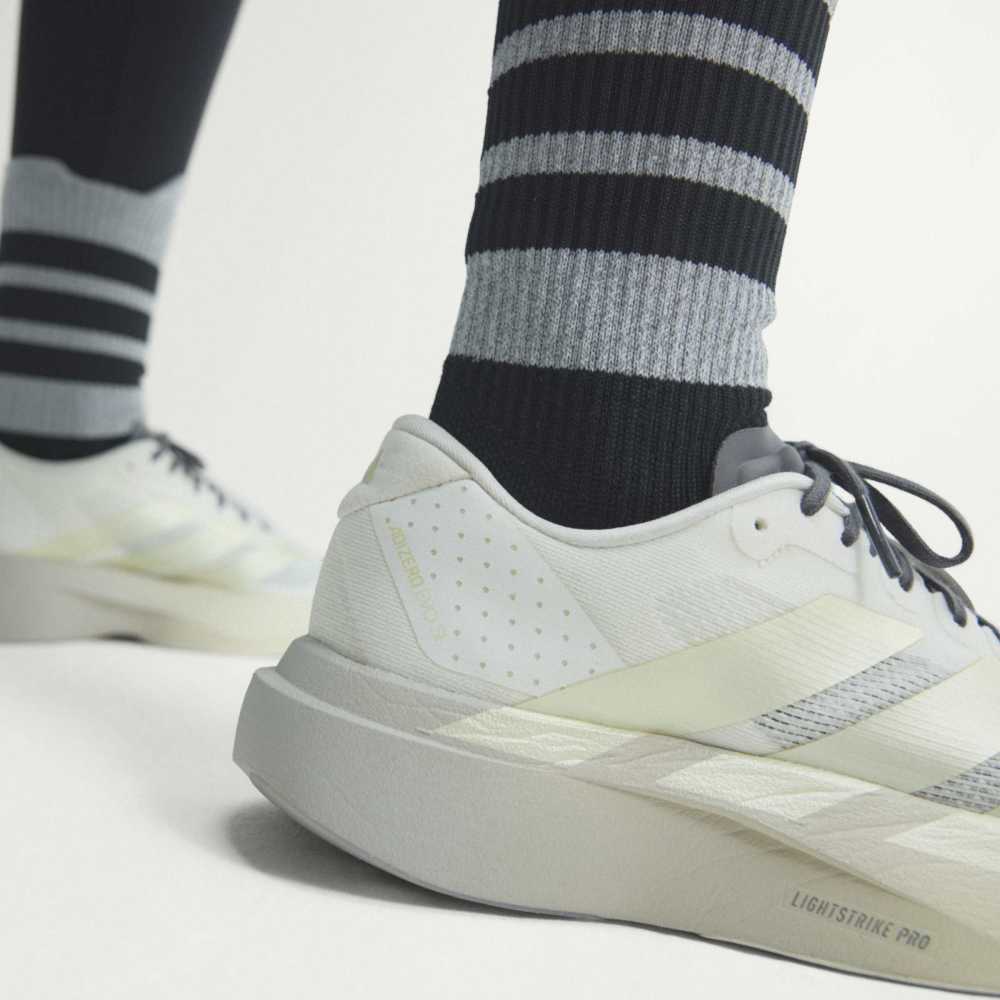 adidas ADIZERO EVO SL（Women's）オフホワイト/アイスゴールドメタリック/グラナイト