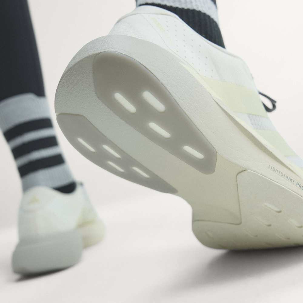 adidas ADIZERO EVO SL（Women's）オフホワイト/アイスゴールドメタリック/グラナイト
