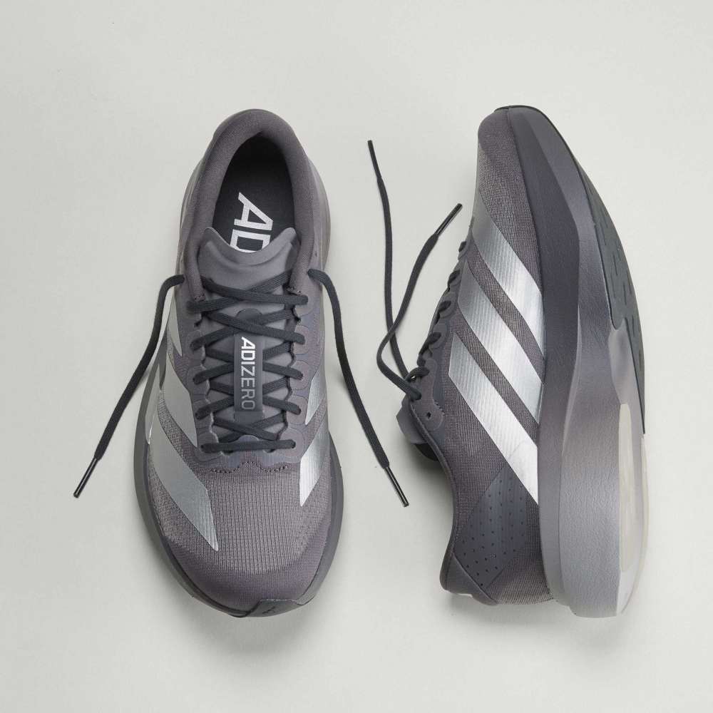 adidas ADIZERO EVO SL（Men's）グレーストレータ/シルバーメタリック/ライトグラナイト