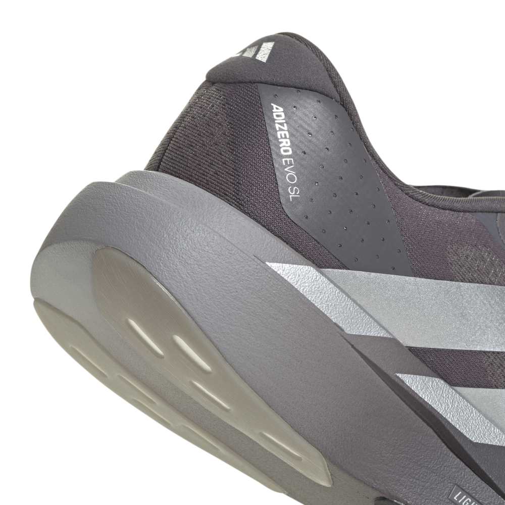 adidas ADIZERO EVO SL（Men's）グレーストレータ/シルバーメタリック/ライトグラナイト