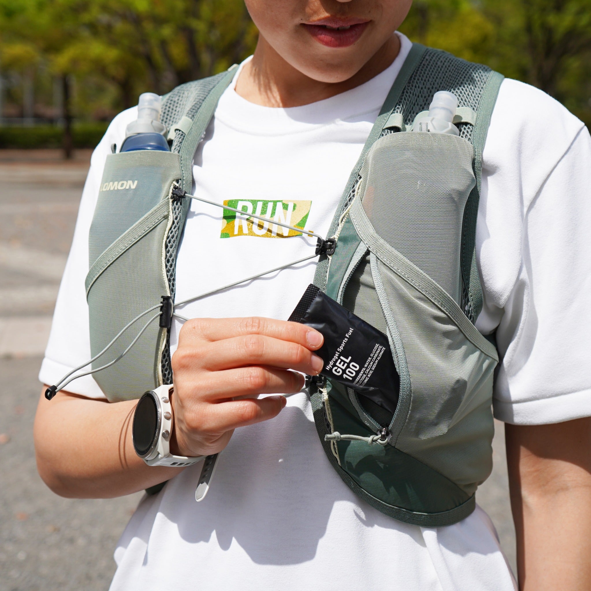 SALOMON ACTIVE SKIN 8 SET ユニセックス ランニングベスト（フラスク付）