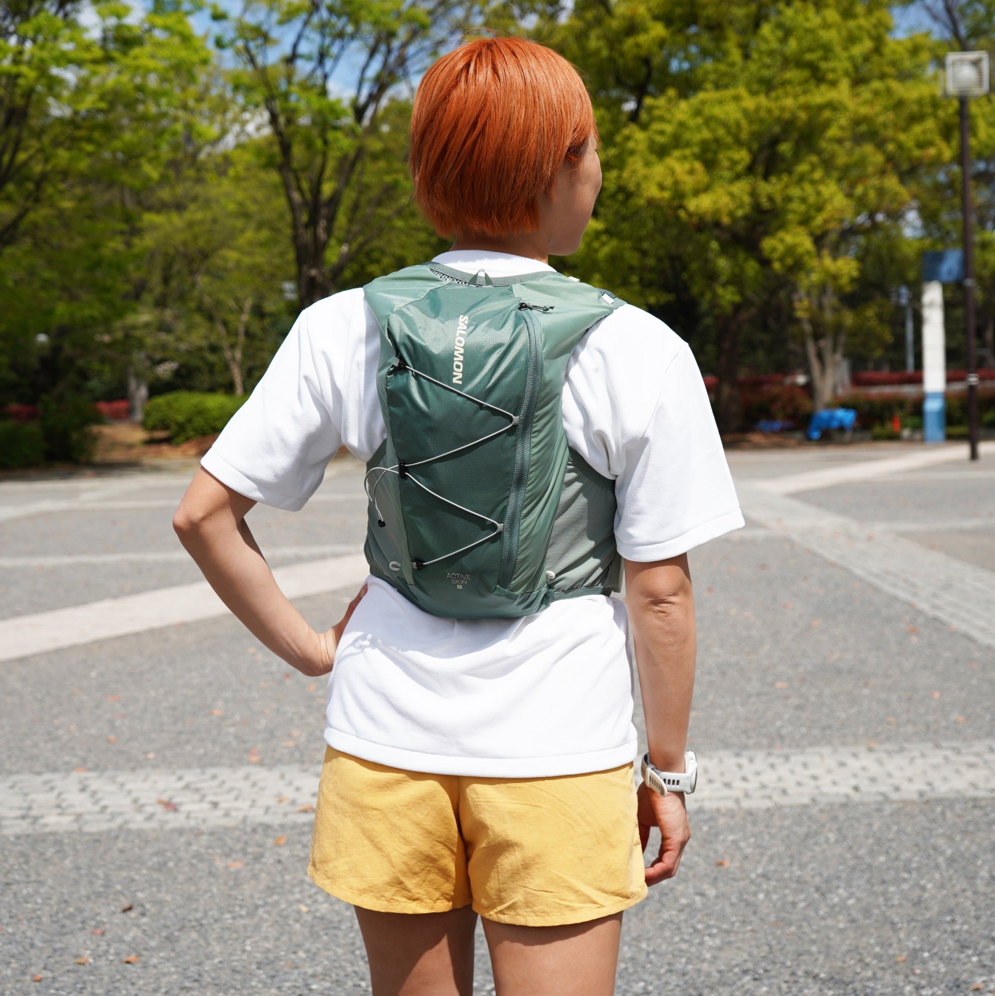 SALOMON ACTIVE SKIN 8 ユニセックス ランニングベスト（フラスク付