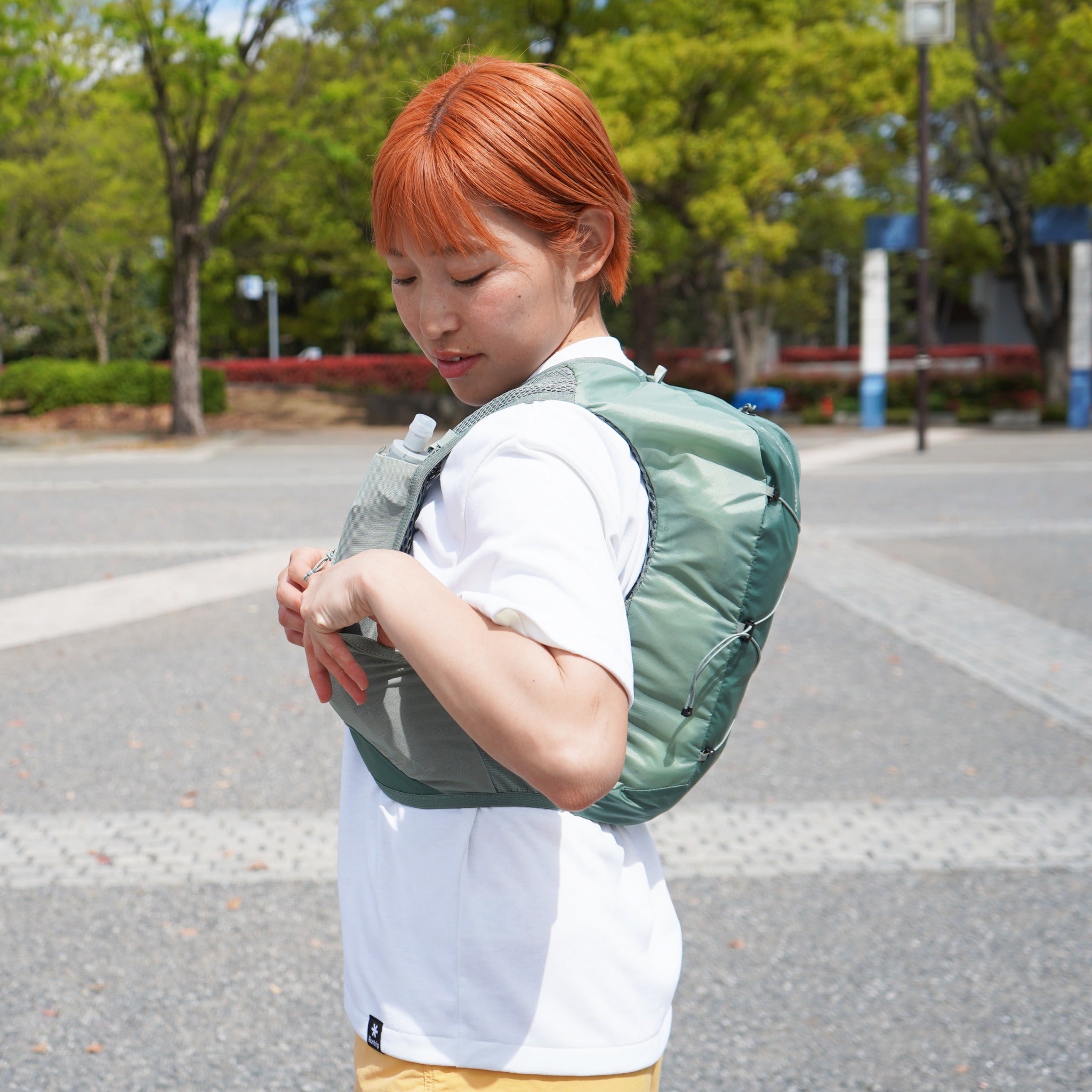 SALOMON ACTIVE SKIN 8 SET ユニセックス ランニングベスト（フラスク付）