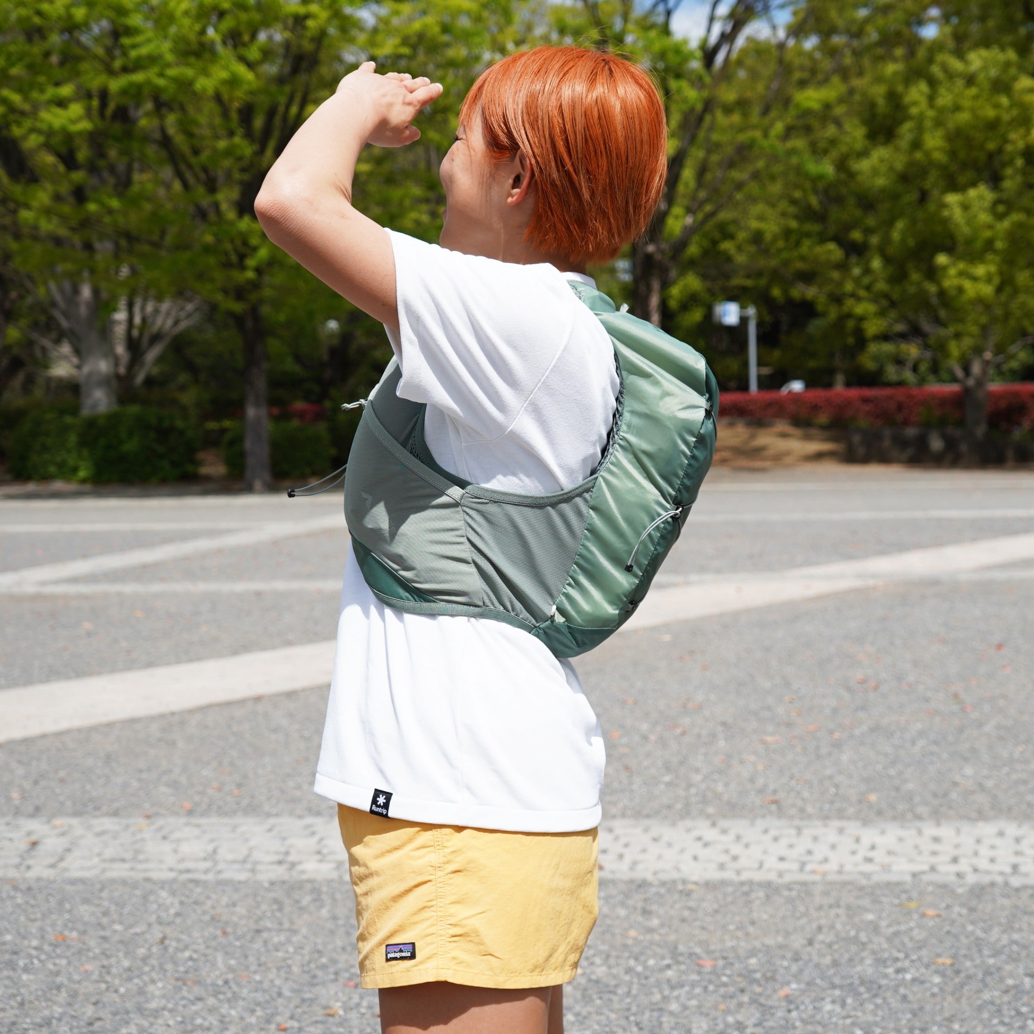 SALOMON ACTIVE SKIN 8 SET ユニセックス ランニングベスト（フラスク付）