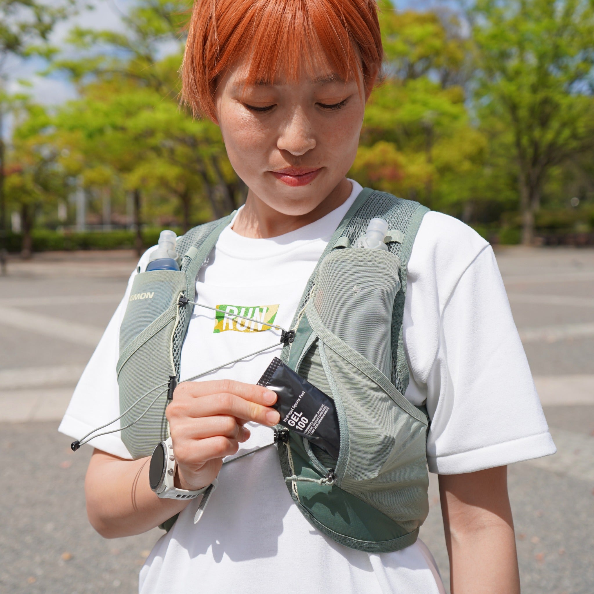 SALOMON ACTIVE SKIN 8 SET ユニセックス ランニングベスト（フラスク付）