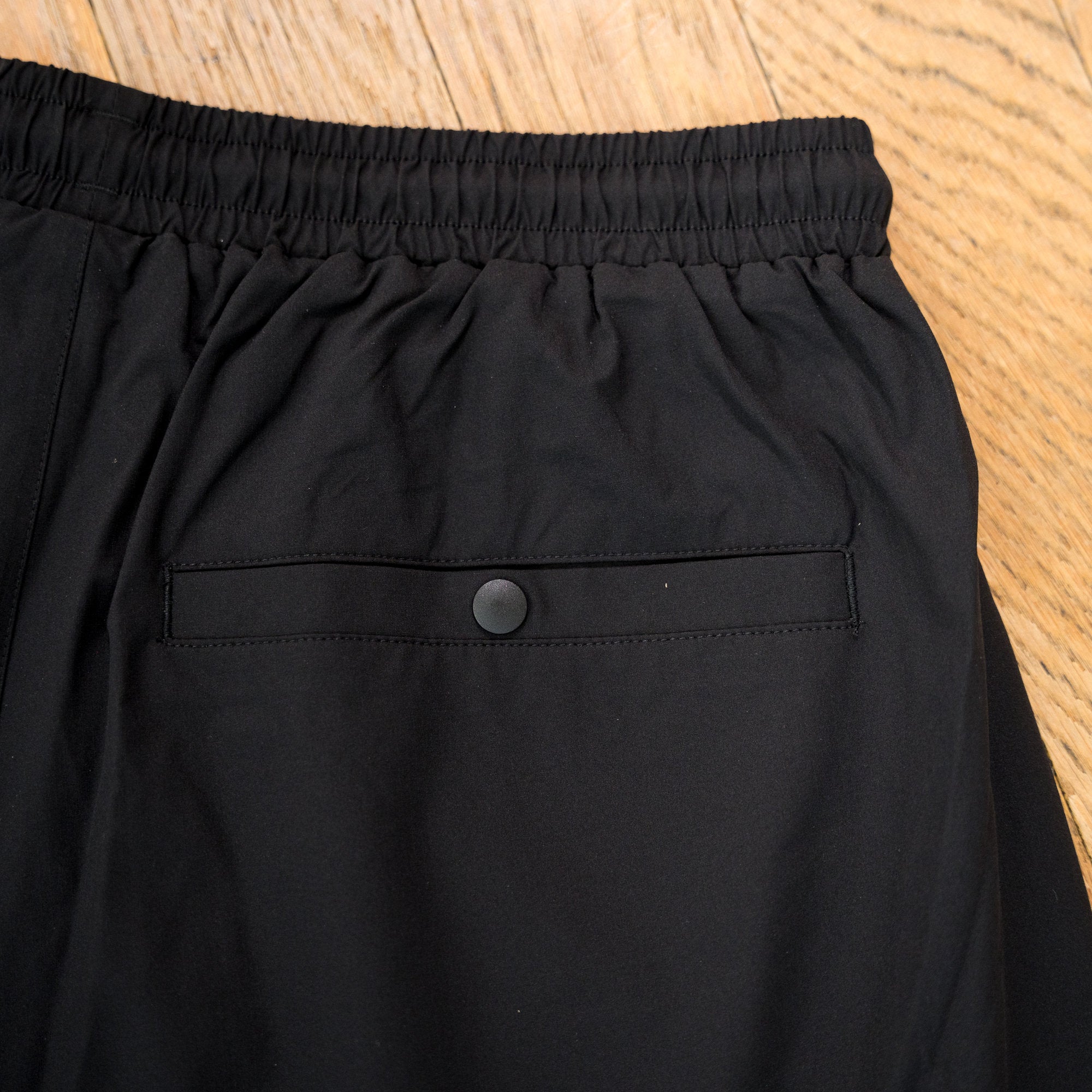【展示サンプル】NEW ERA × Runtrip Utility Short Pants (Black)