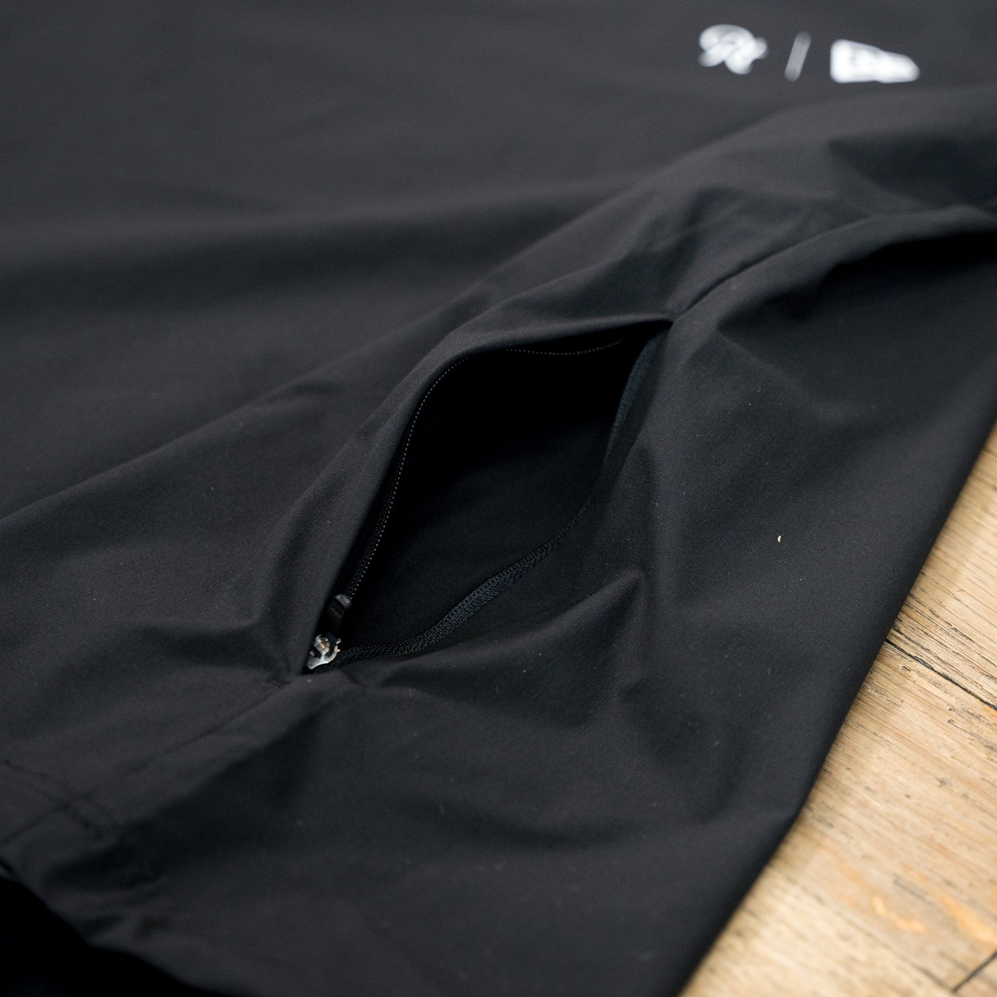 【展示サンプル】NEW ERA × Runtrip Utility Piste (Black)