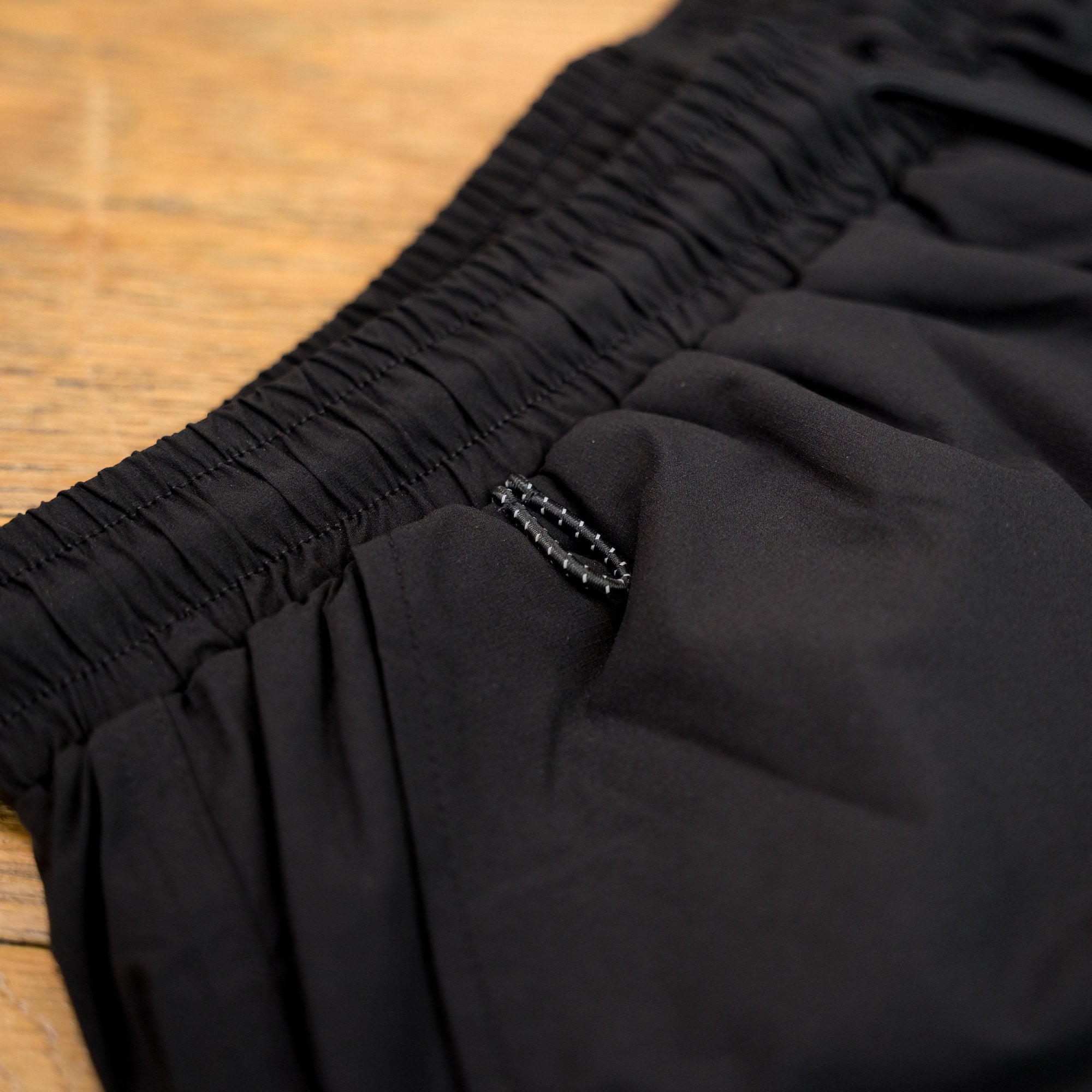 【展示サンプル】NEW ERA × Runtrip Utility Short Pants (Black)