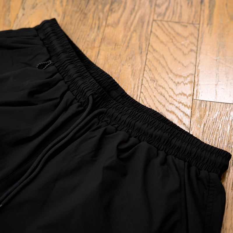 NEW ERA × Runtrip Utility Short Pants (Black)