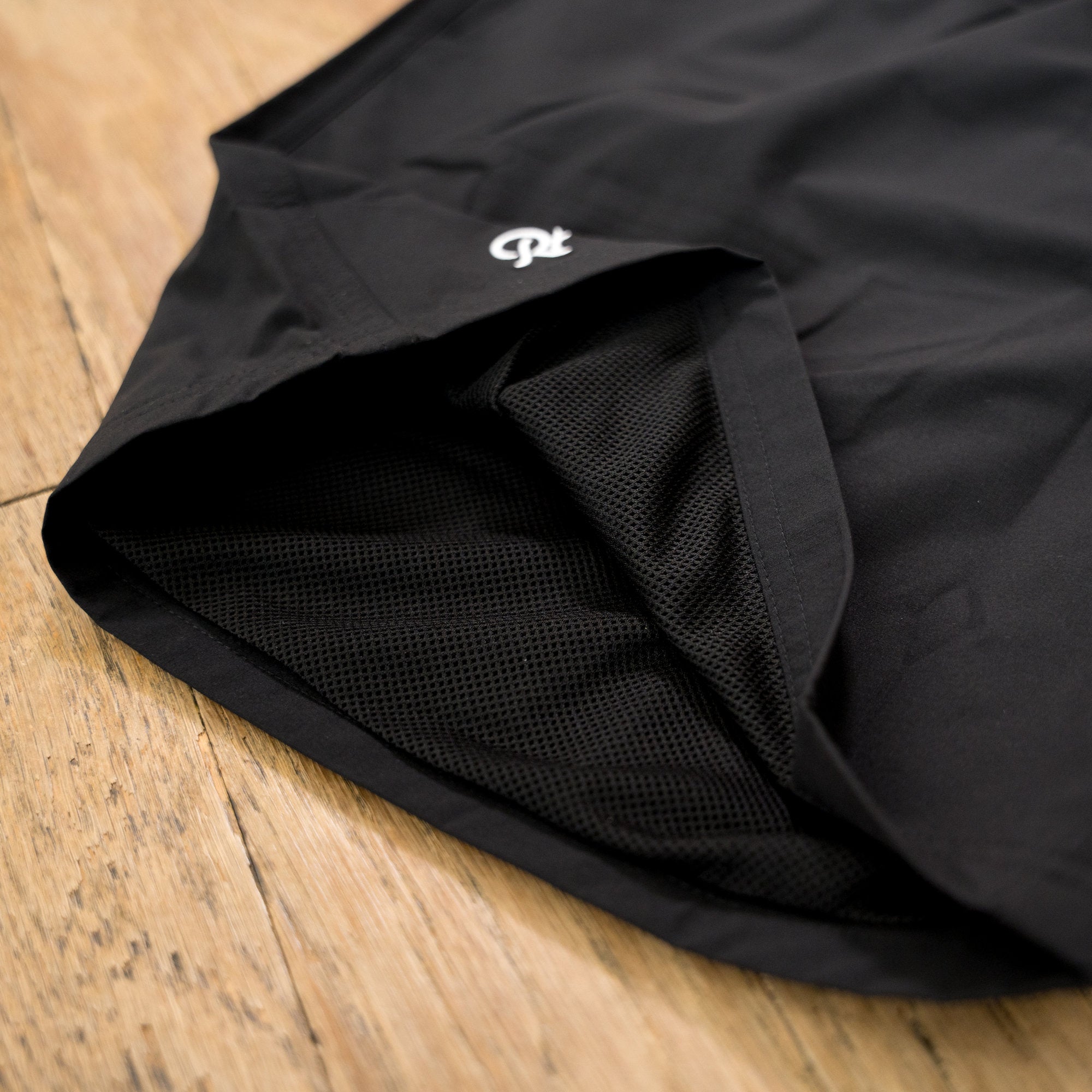 【展示サンプル】NEW ERA × Runtrip Utility Short Pants (Black)