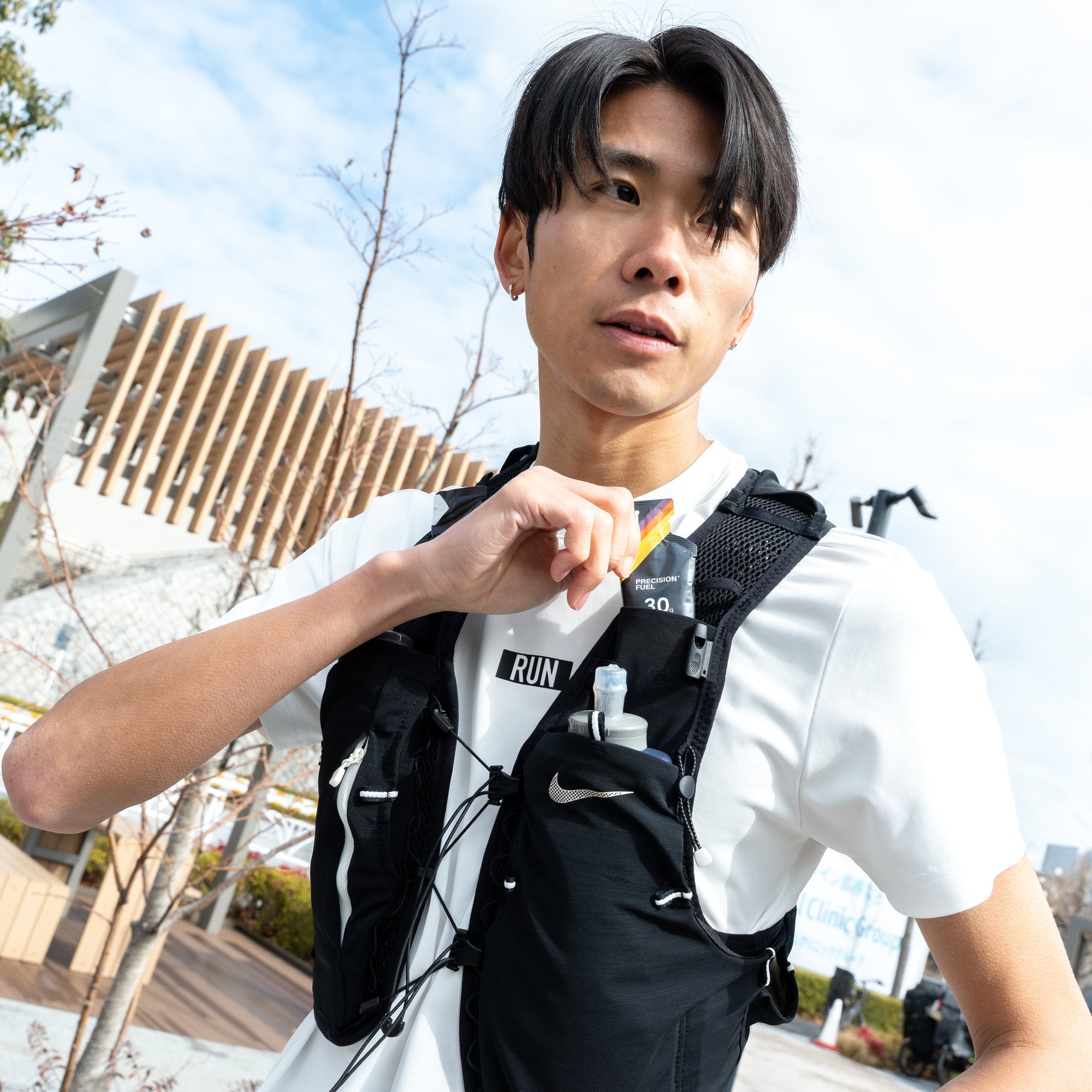NIKE ランベスト 5L ブラック/セイル/セイル