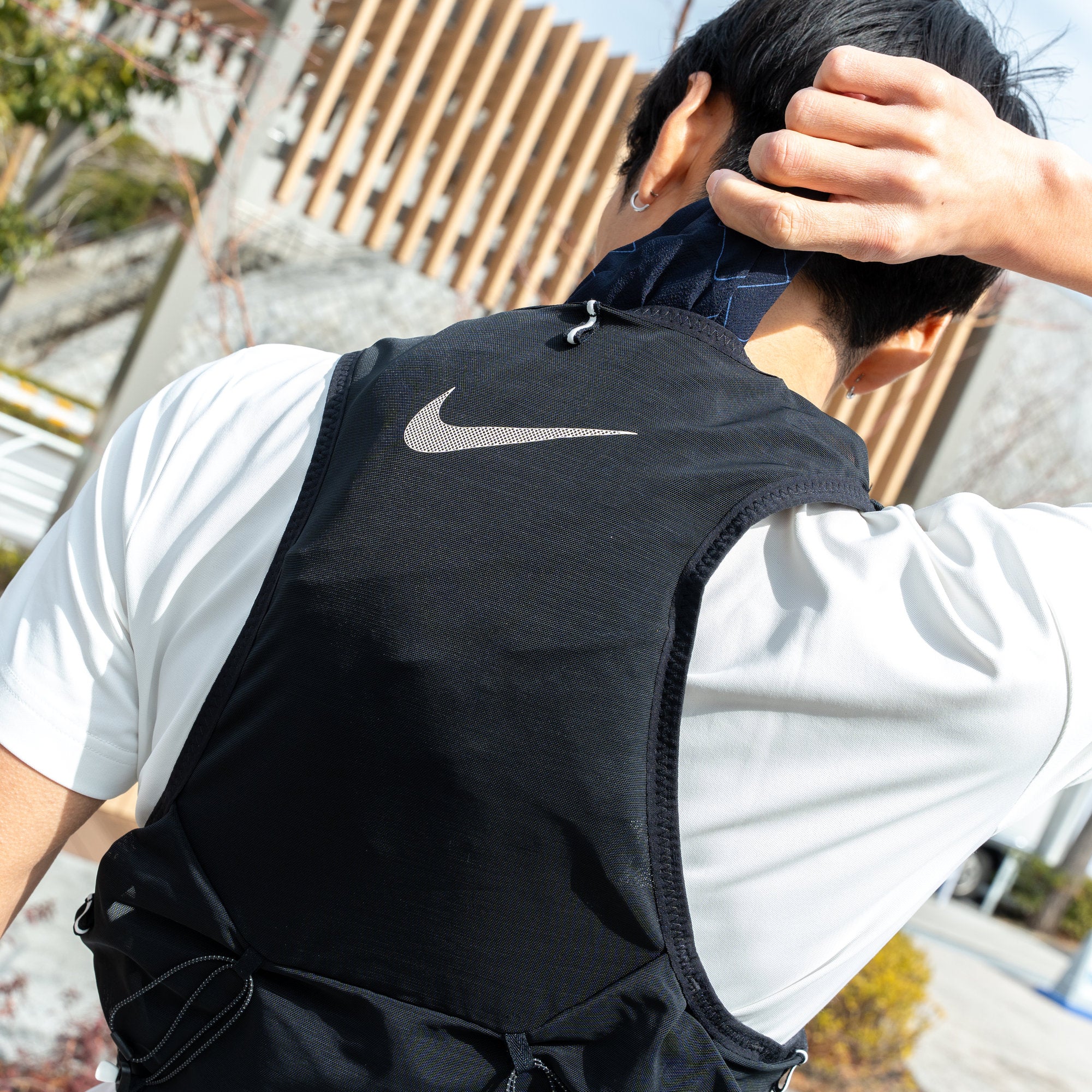 NIKE ランベスト 5L ブラック/セイル/セイル | Runtrip Store