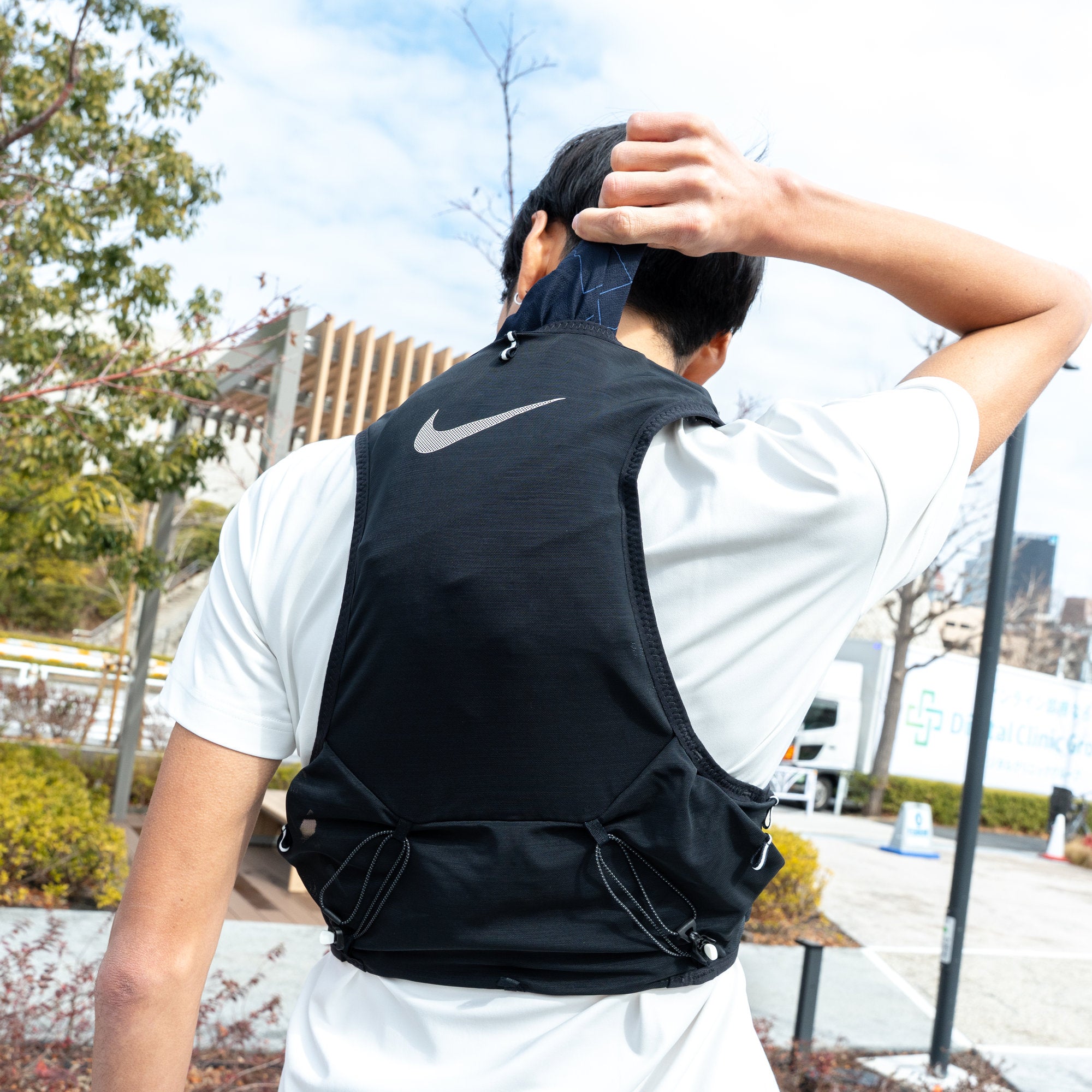 NIKE ランベスト 5L ブラック/セイル/セイル | Runtrip Store