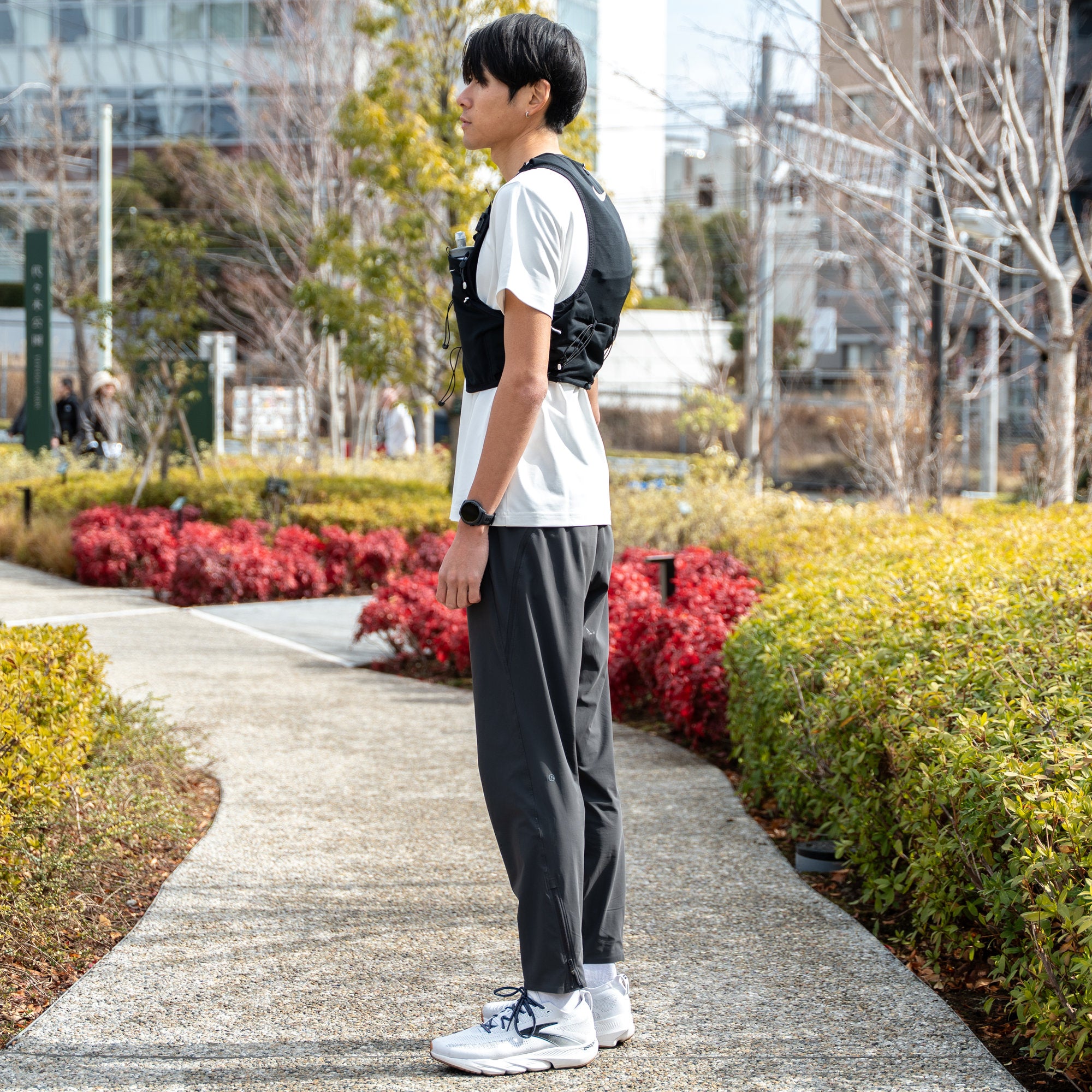 NIKE ランベスト 5L ブラック/セイル/セイル | Runtrip Store