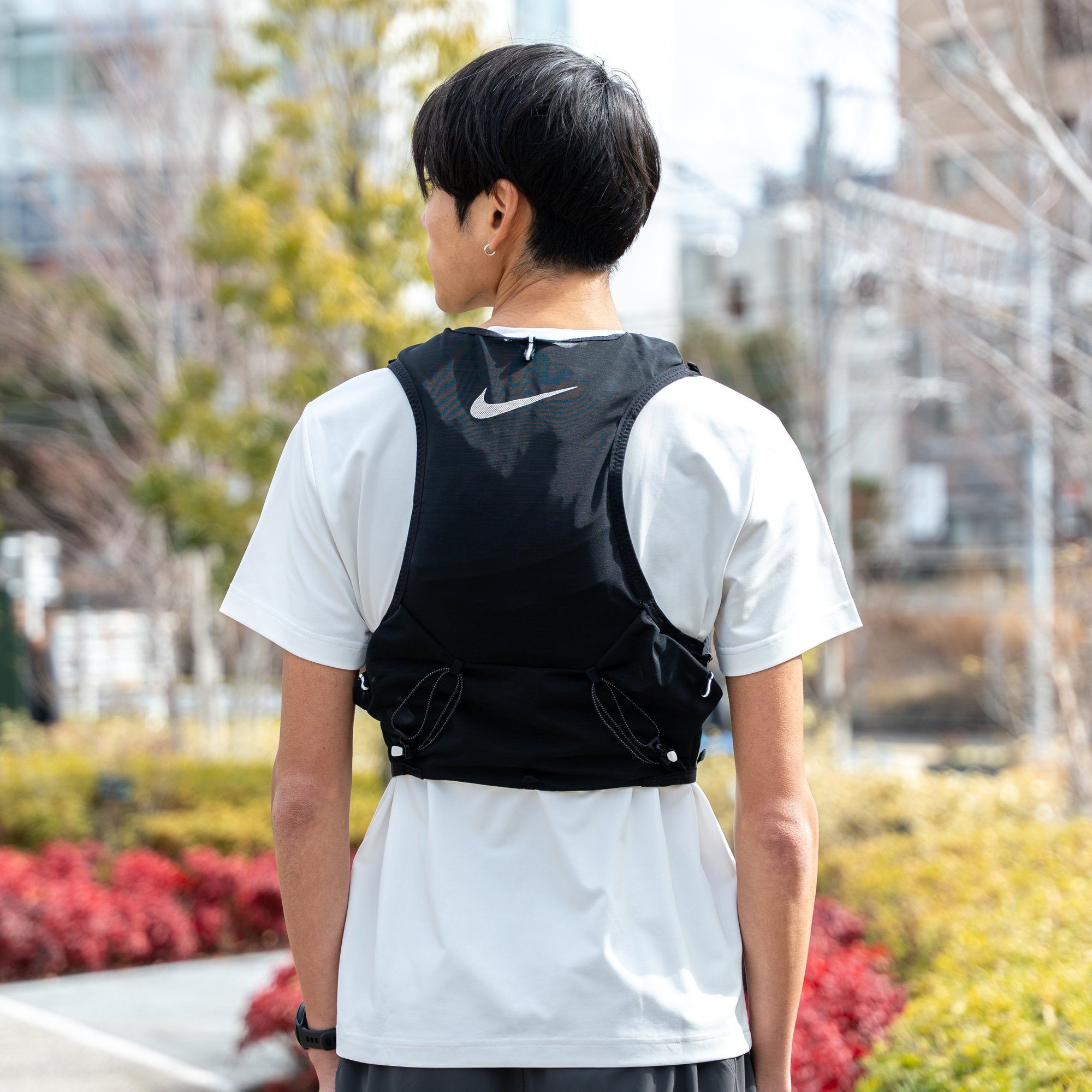NIKE ランベスト 5L ブラック/セイル/セイル | Runtrip Store