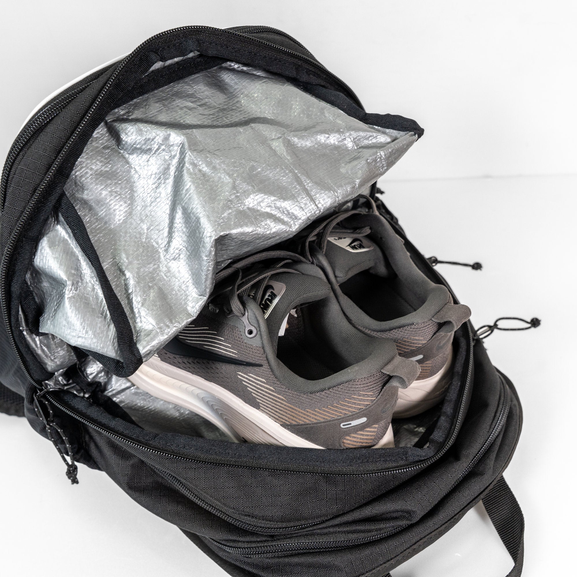 NIKE トラック バックパック ブラック/ブラック/サミット ホワイト