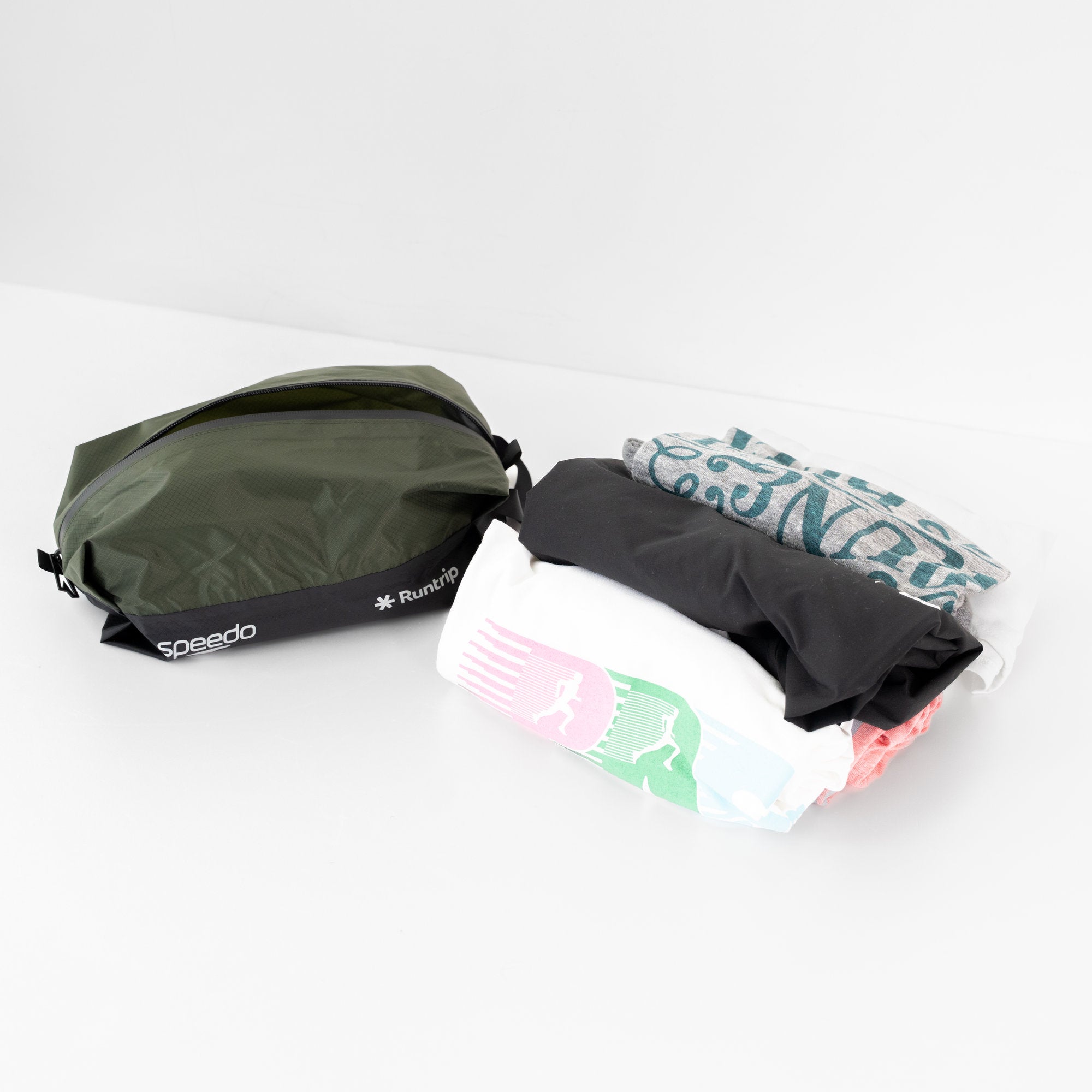 Runtrip × Speedo ウォータープルーフポーチ M