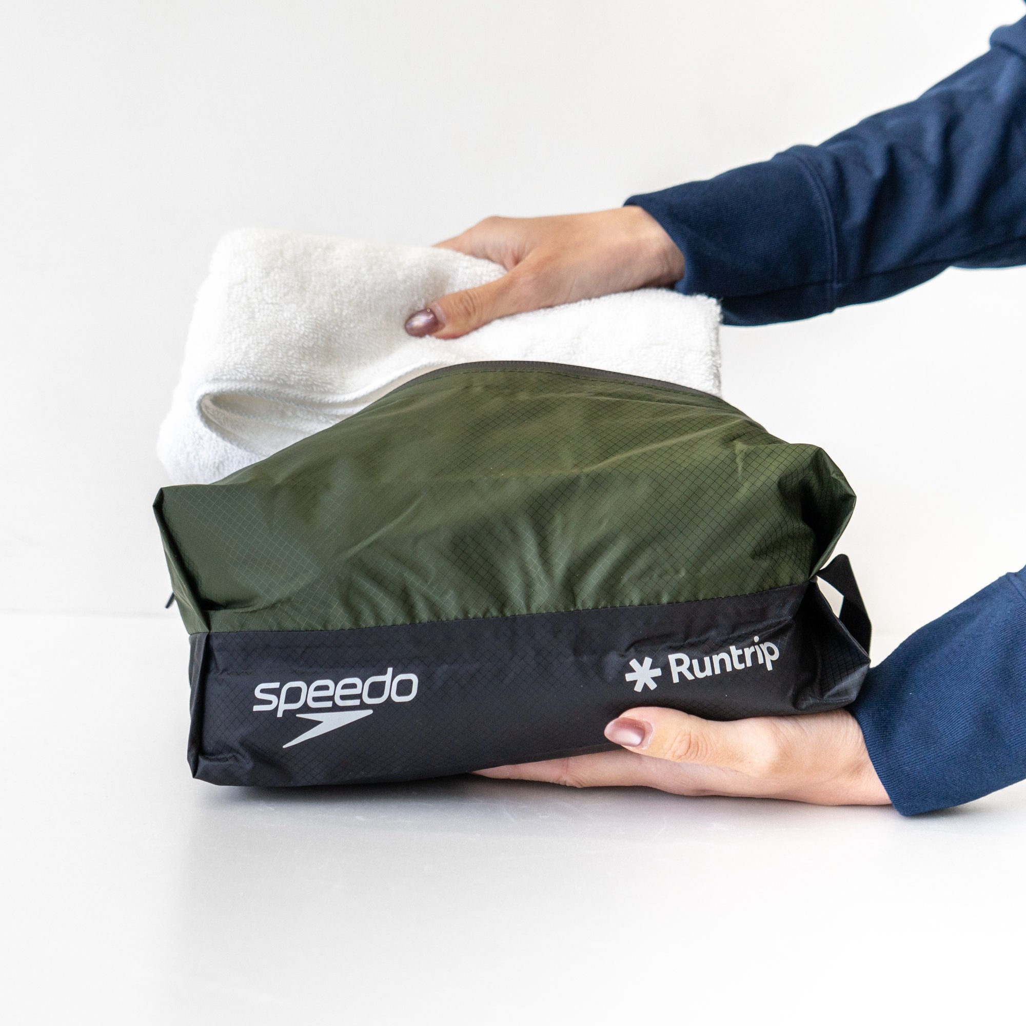 Runtrip × Speedo ウォータープルーフポーチ M