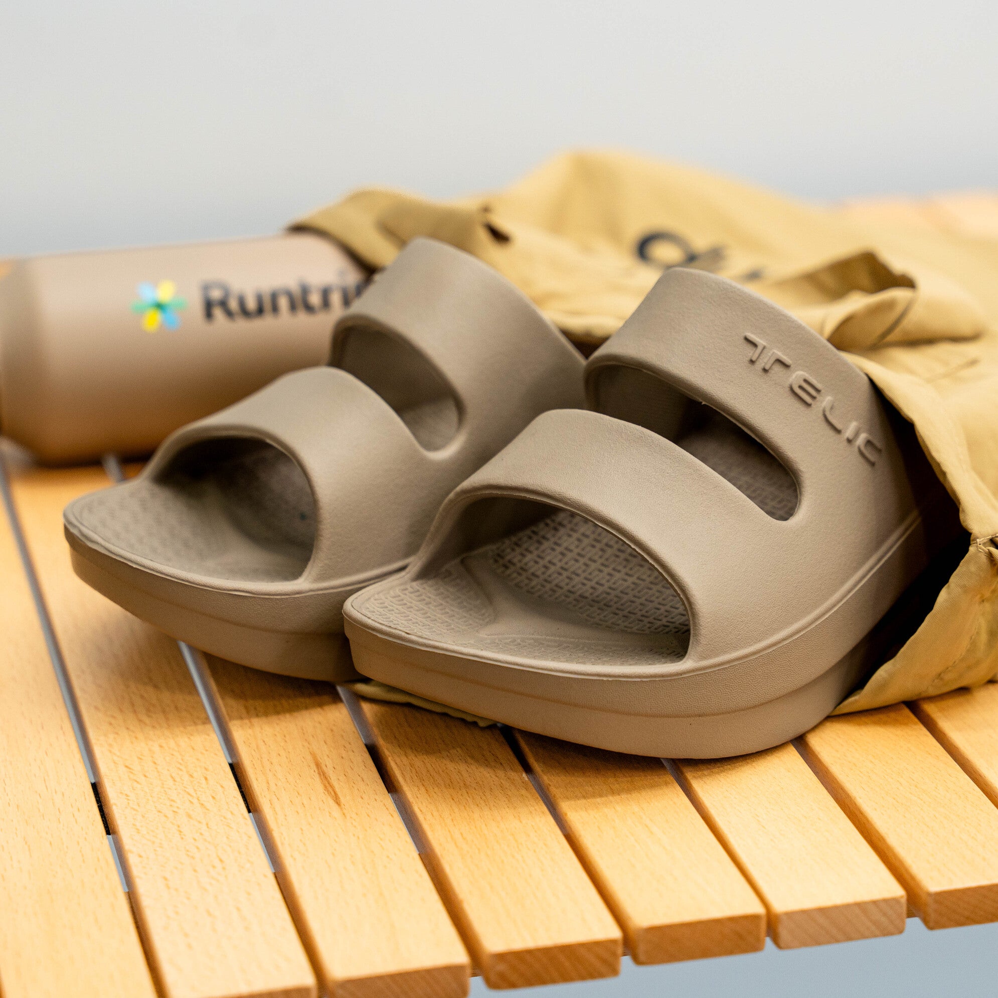 TELICリカバリーサンダル W-STRAP (Cork Brown)