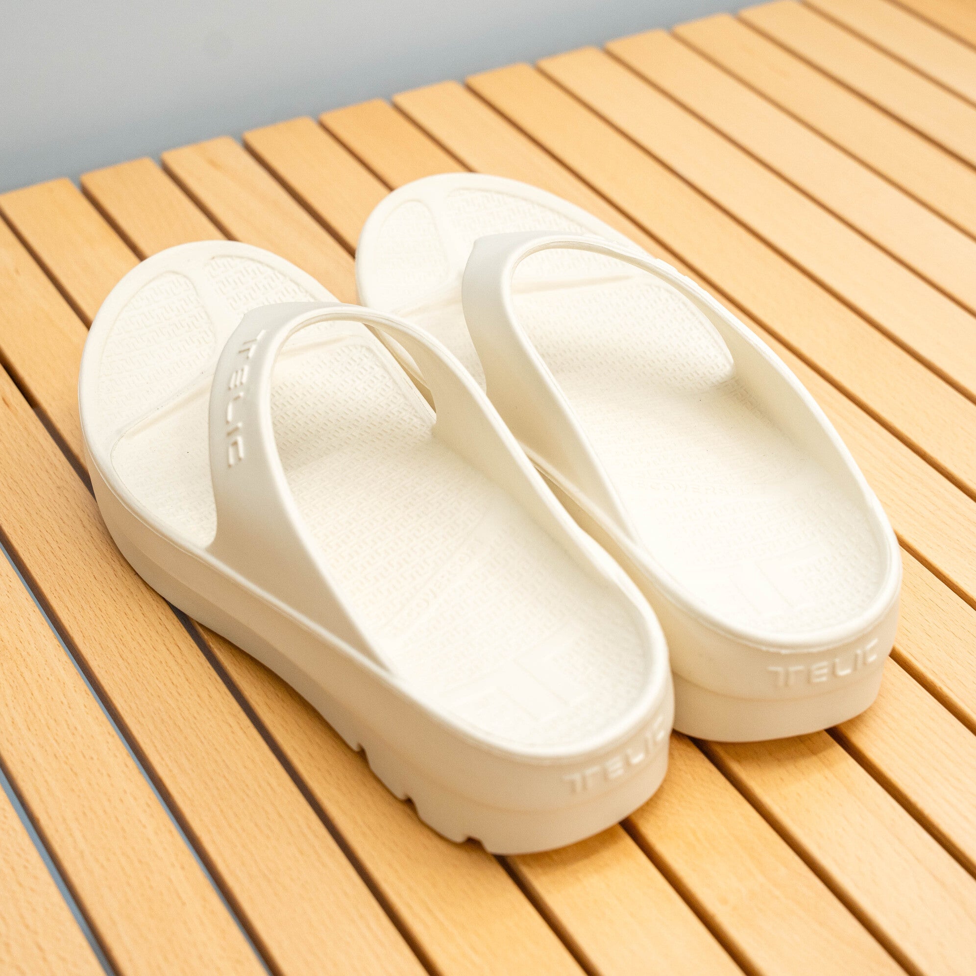 TELICリカバリーサンダル W-FLIPFLOP (Ivory) – Runtrip Store